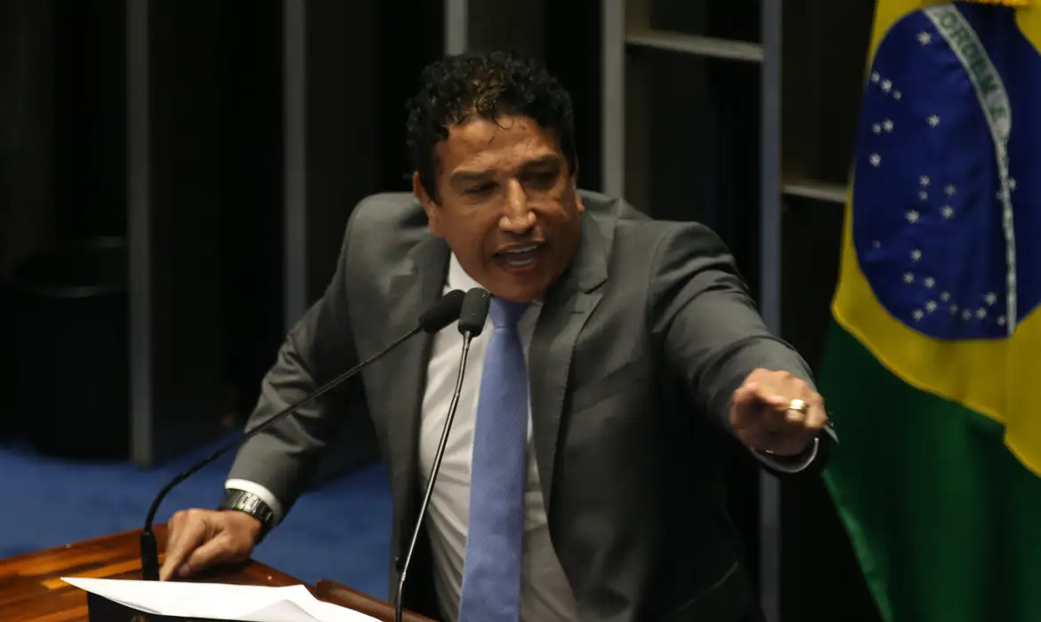 Magno Malta pede afastamento de jornalista do Conselho Editorial do Senado