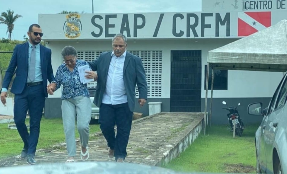 Maria da Paz Silva Ferreira apresentou-se voluntariamente à polícia, acompanhada de seus advogados.