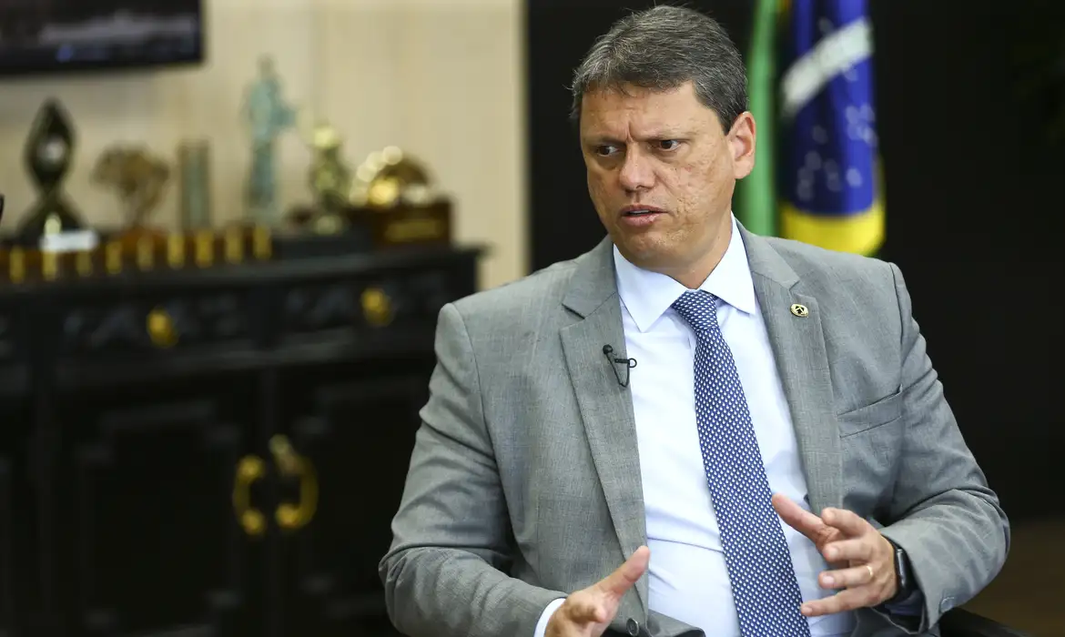 Imagem - STF libera visitas de Tarcísio de Freitas e deputado aliado a Bolsonaro
