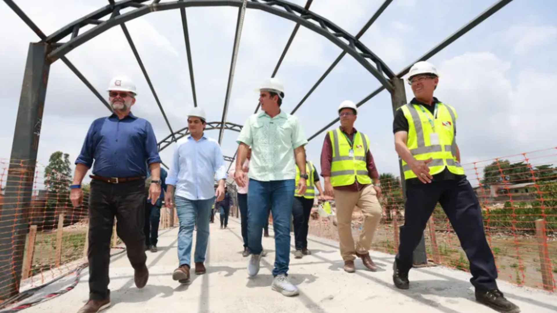Helder esteve visitando obras de um espaço que vai otimizar as viagens pelos rios do Pará