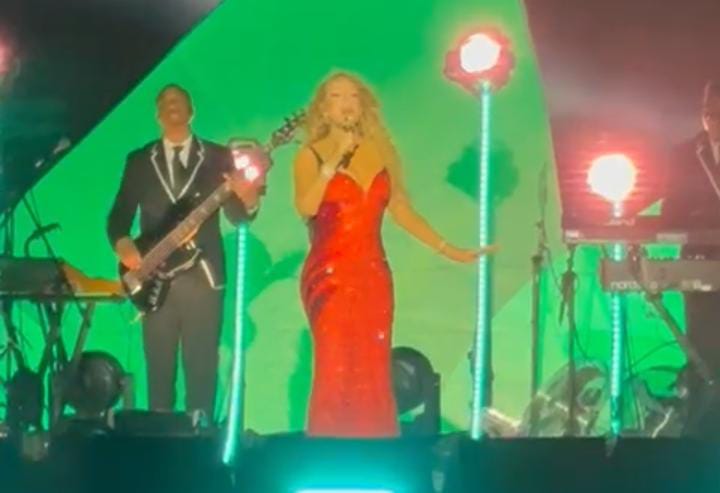 Mariah Carey arrasando em Belém com um belo vestido vermelho -