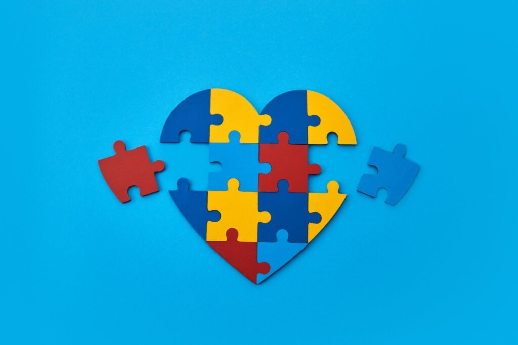 Desacreditar o diagnóstico de autismo é uma forma de capacitismo (Imagem: vetre | Shutterstock) 