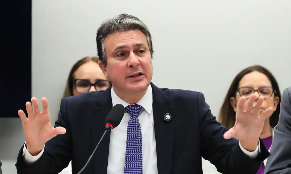 Ministro alega que deputados federais devem responder por atos -
