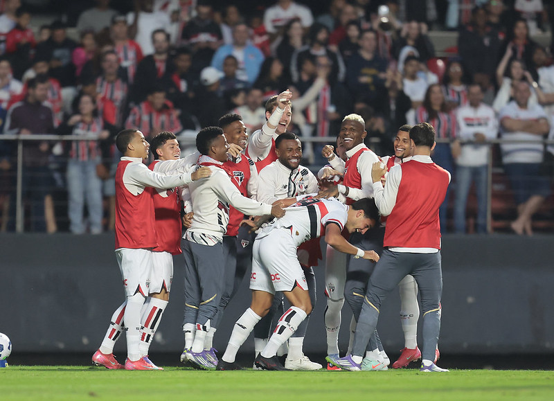 Tricolor vai até Quito no jogo de ida das quartas de final - 