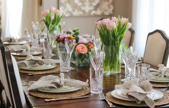 6 dicas para trazer a primavera para a decoração mesa posta