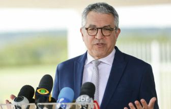 EUA restringem deslocamento de ministro da Saúde a cinco quarteirões em Nova York