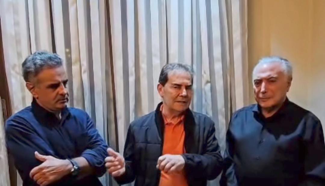 (Aécio Neves, Paulinho da Força e Temer)