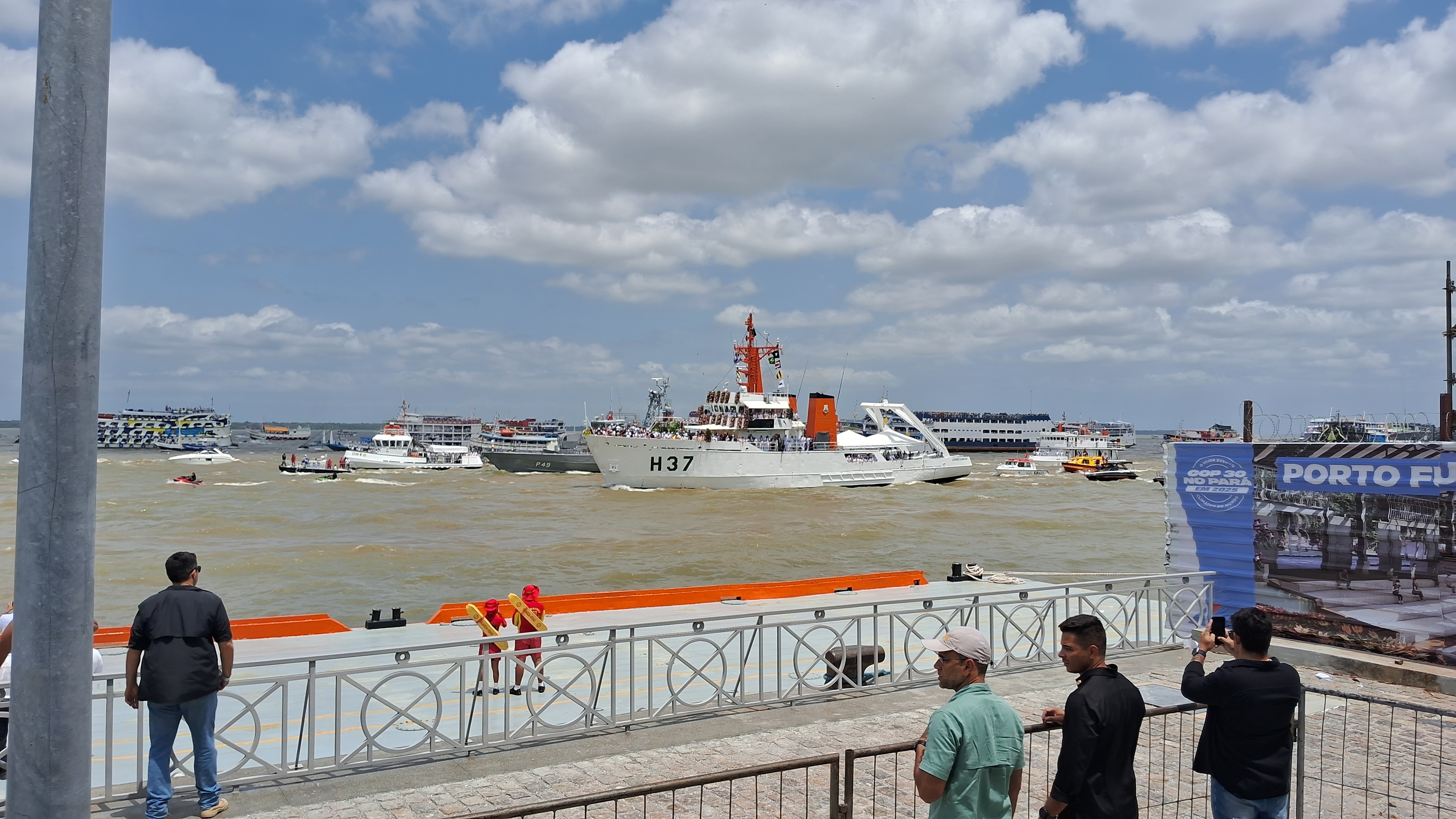 Círio Fluvial atrai milhares de pessoas e a Marinha vai anunciar regras para o evento.