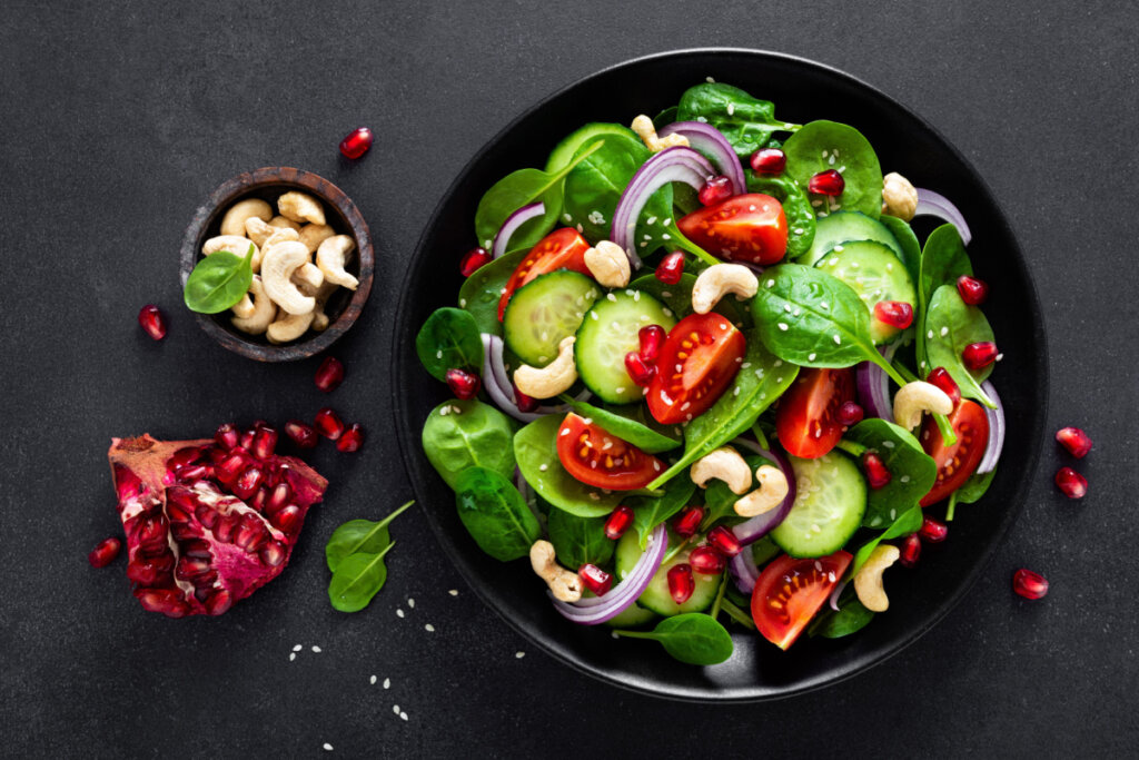 Salada de espinafre (Imagem: Sea Wave | Shutterstock)