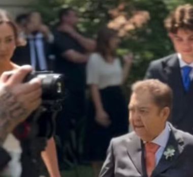 Imagem - De cadeira de rodas, Faustão participa do casamento da filha.