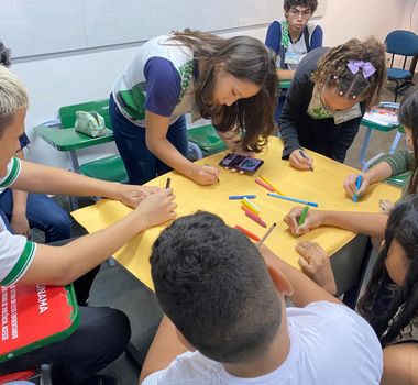 Imagem - Crianças e adolescentes discutem sobre a COP30 em Belém.