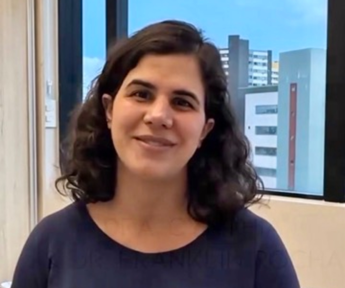 Apesar da filhota recém nascida, aos poucos, a cirurgiã plástica Cynthia Rocha retorna às atividades na Clínica Beauté, bem como no Instituto Angatu Clinical. 
