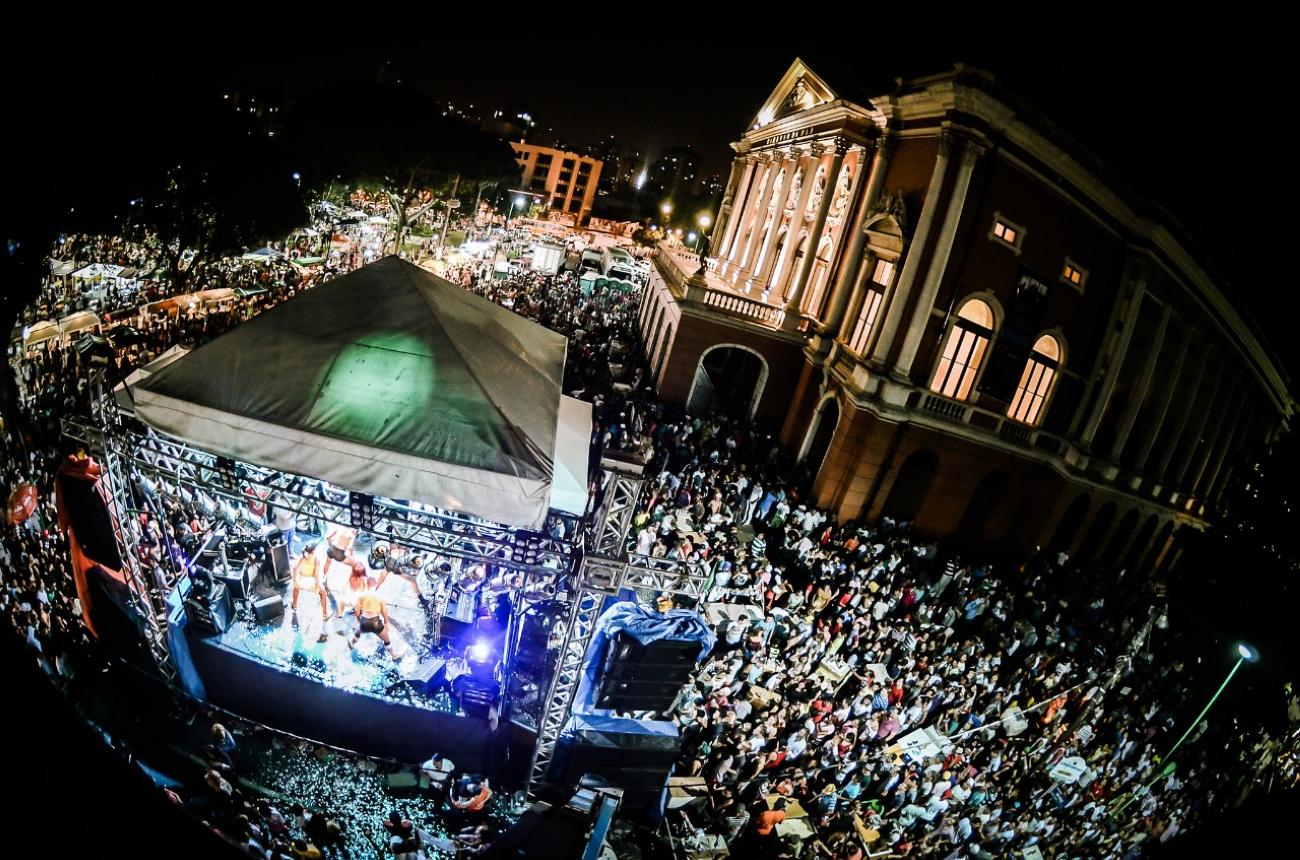 Festa da Chiquita acontece na véspera do Círio na Praça da República