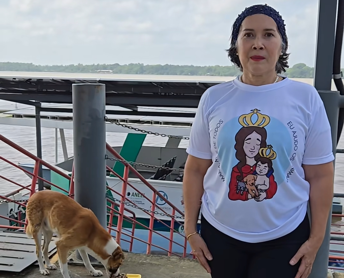 Profa Elizabete, que comanda o Peludinhos da UFPa, lançou a camiseta da causa animal 