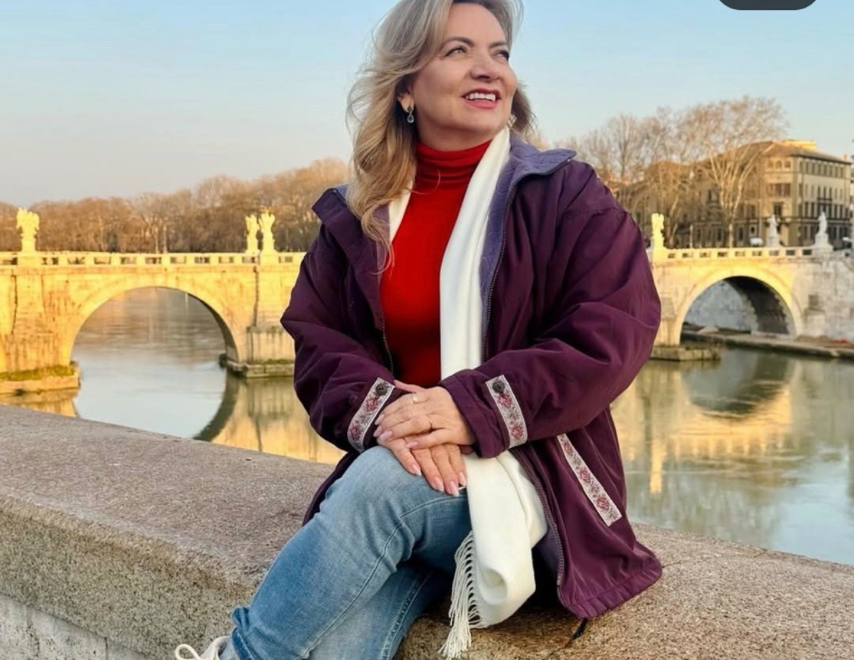 Quem também cantou parabéns, mas nessa sexta-feira, foi a professora Nilse Pinheiro. Brindou a nova fase ao lado dos filhos, Amintas Neto, Sâmia, Camila e dos netinhos queridos.

