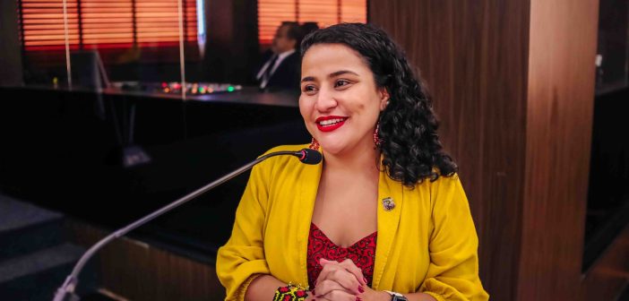 Vereadora Vivi Reis, autora do projeto que homenageou Padre Júlio Lancellotti