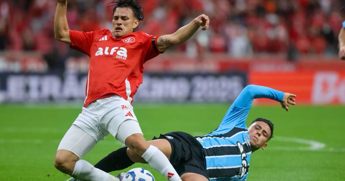 Grêmio vence Inter em clássico eletrizante e deixa rival para trás na tabela