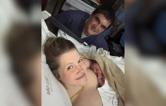 Aos 59 anos, Samuel Rosa celebra nascimento da filha Dora; confira