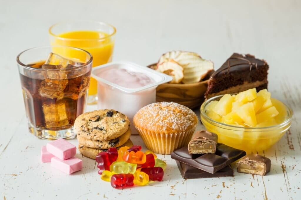 Alimentos com alto teor de açúcar podem afetar negativamente a memória (Imagem: Oleksandra Naumenko | Shutterstock)