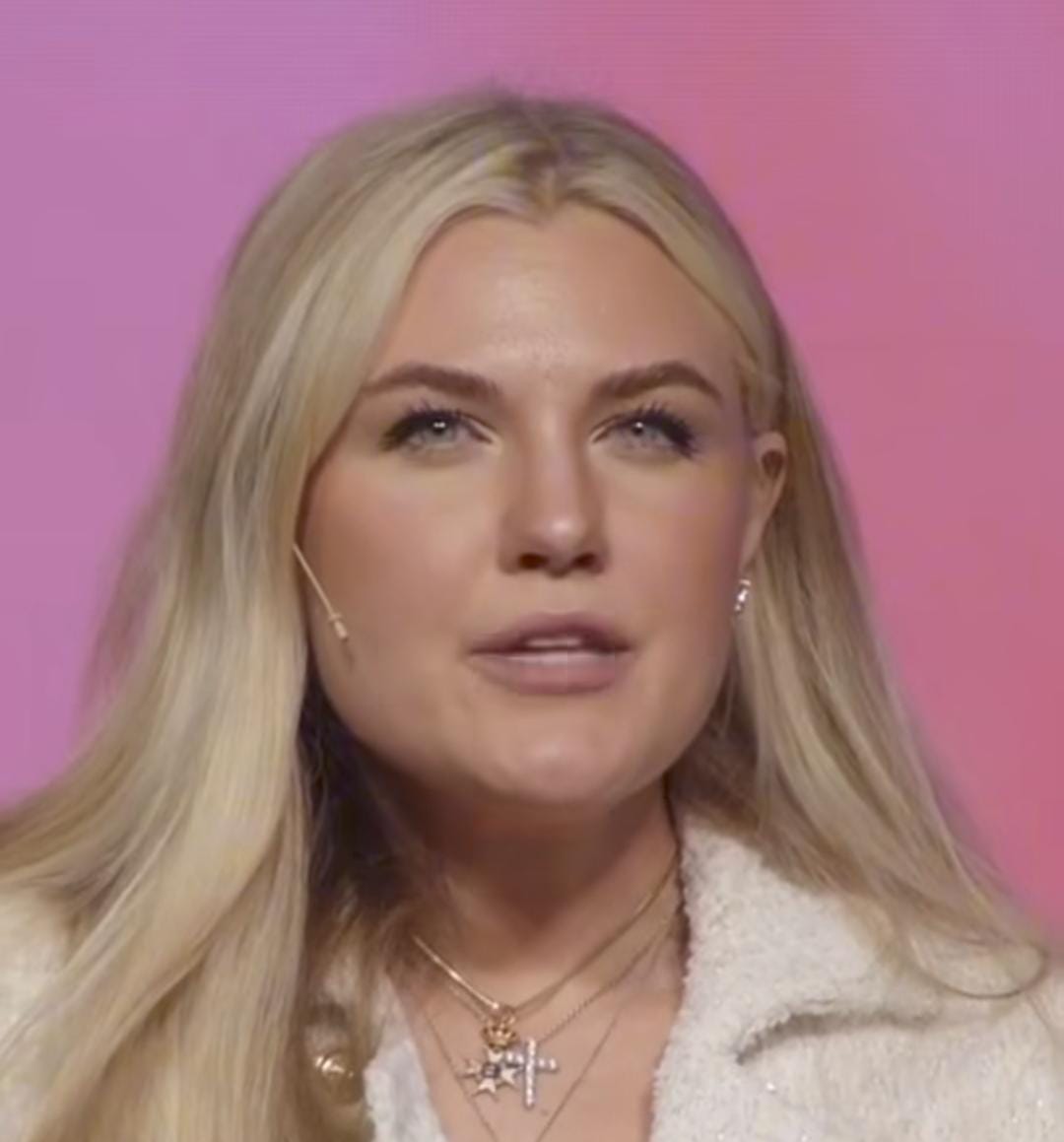 Imagem - No último adeus, Viúva de Charlie Kirk dá perdão ao assassino de seu marido