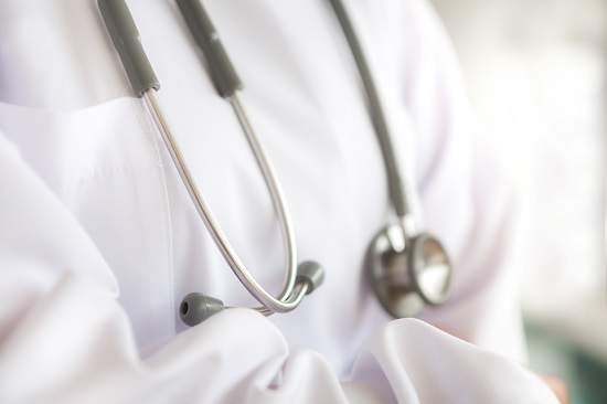 Imagem - Vítima de tentativa de estupro, médica é demitida após denunciar caso