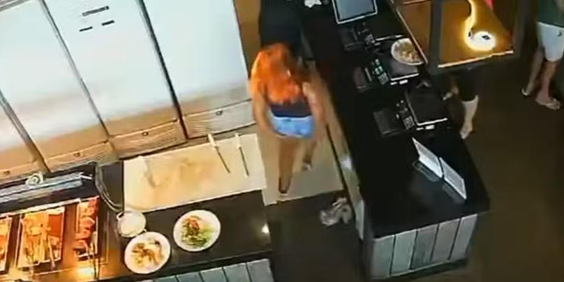 (Uma explosão e atingiu o cabelo de Ângela Aparecida da Silva Aganette, de 54 anos)