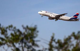 Latam anuncia compra de 24 aviões da Embraer