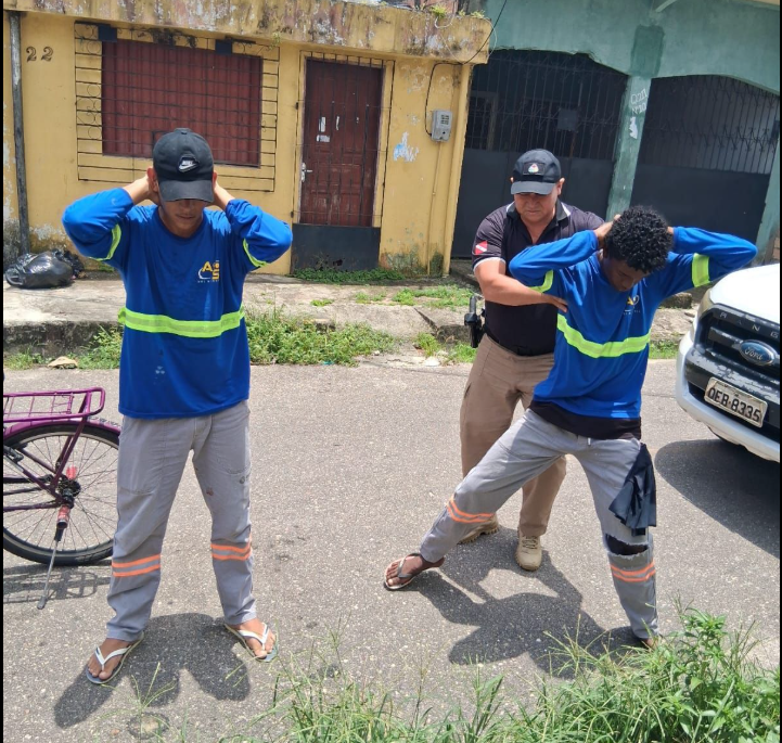 Bandidos se passam por vendedores de plano de energia solar para assaltar residências.