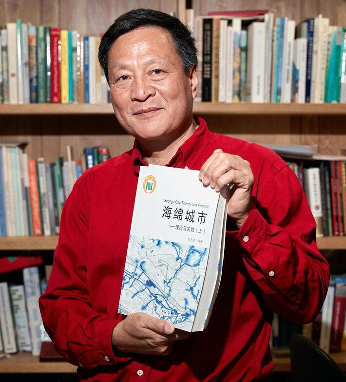 (Professor da Universidade de Pequim, arquiteto paisagista e urbanista chinês Kongiian Yu)