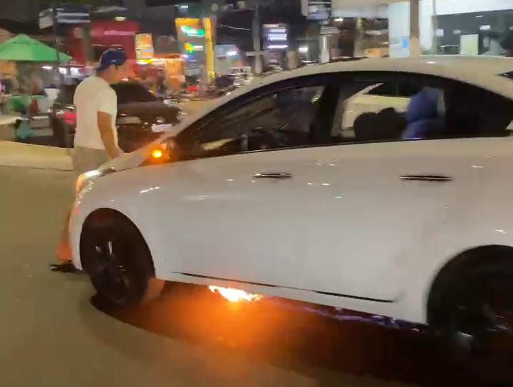 Imagem - Vídeo: chamas em veículo assusta motoristas na Doca, em Belém