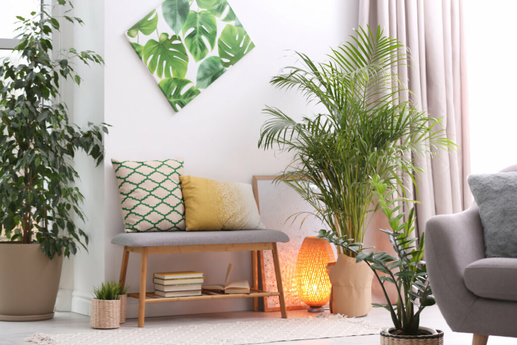 As estampas com imagens de folhas são quase que uma marca registrada do estilo tropical (Imagem: New Africa | Shutterstock)