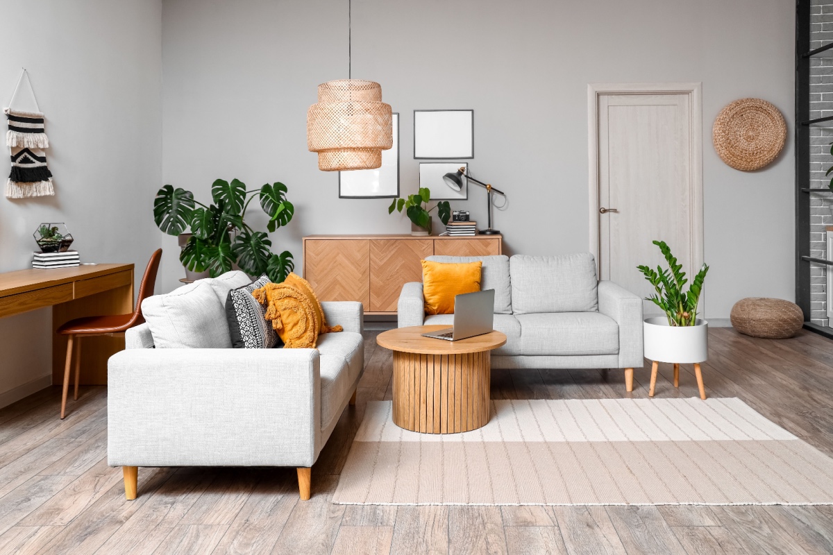 Incluir plantas na decoração promove conexão com a natureza (Imagem: Pixel-Shot | Shutterstock)