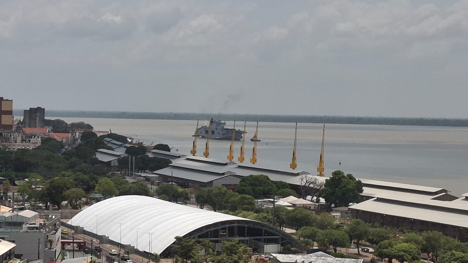 Navio ficará aberto ao público a partir desta sexta-feira.