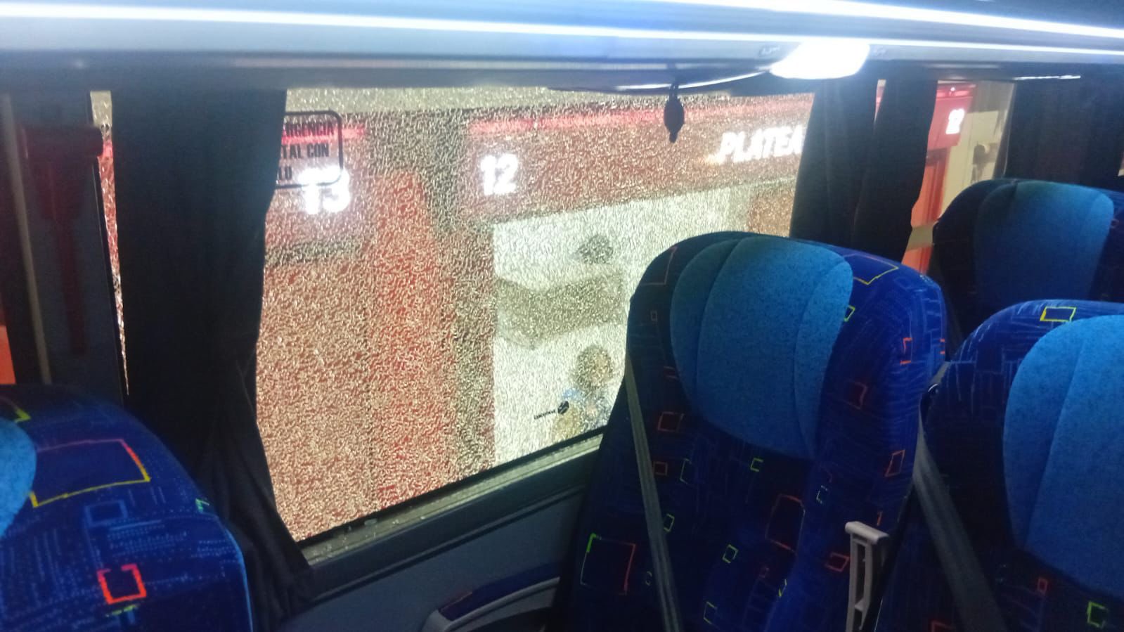 Ônibus do Flamengo depredado -