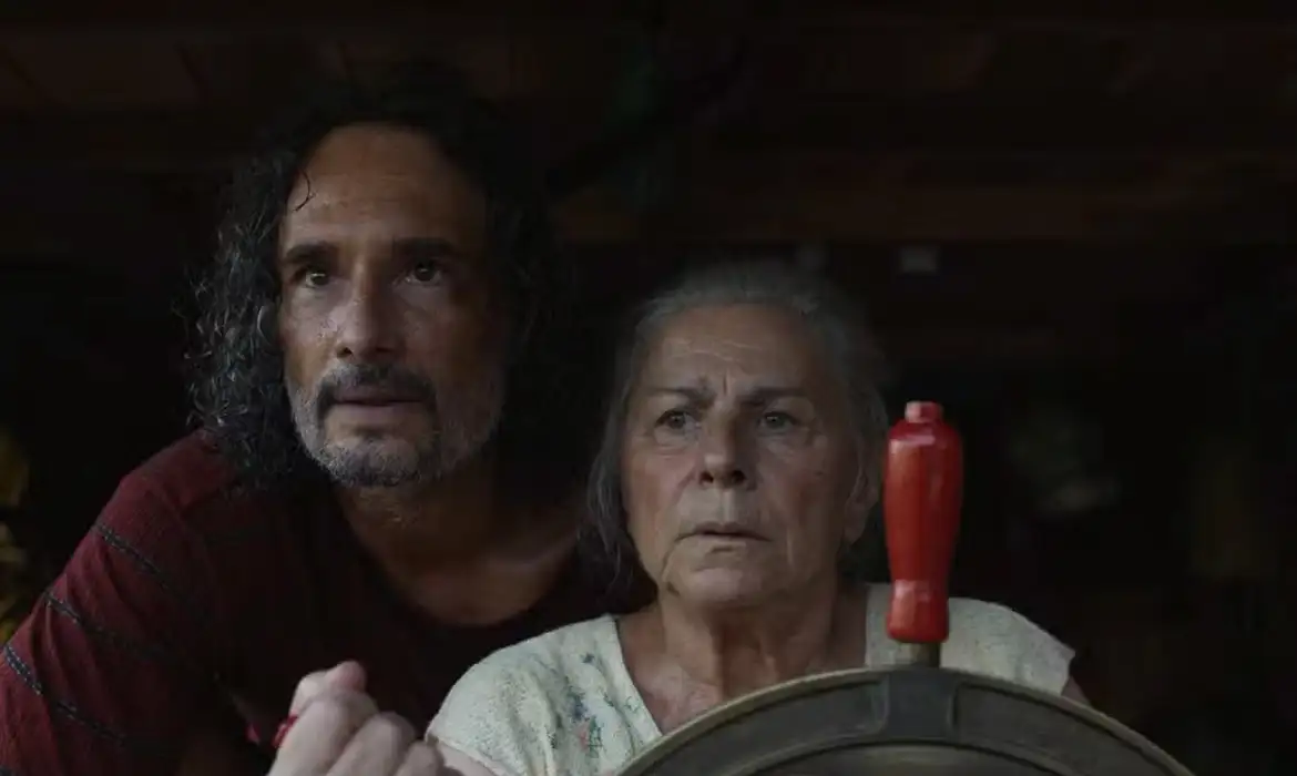 'O Último Azul', com Rodrigo Santoro e Denise Weinberg -
