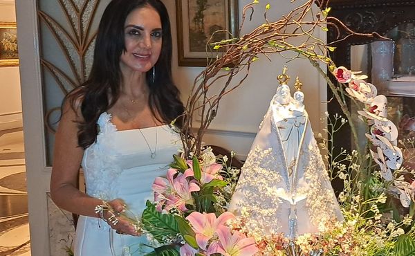 Fadia Freire homenageia N.S.Nazaré