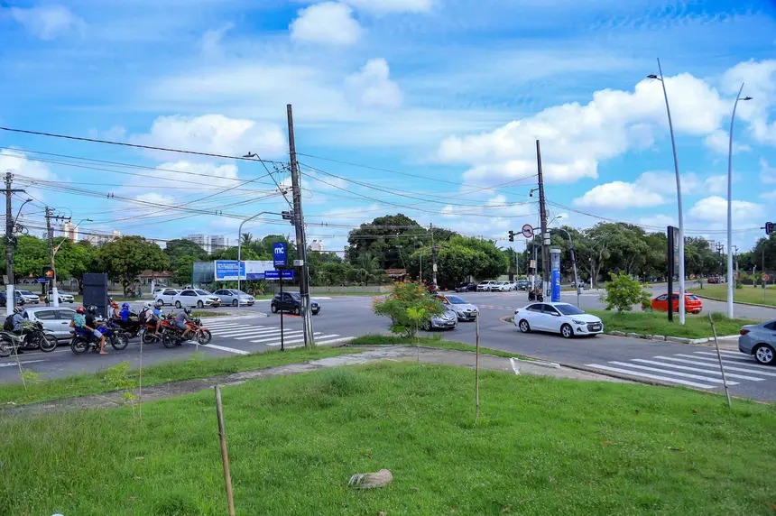 Em Belém, o trânsito apresenta lentidão em vários pontos da cidade na manhã desta sexta-feira (26). 