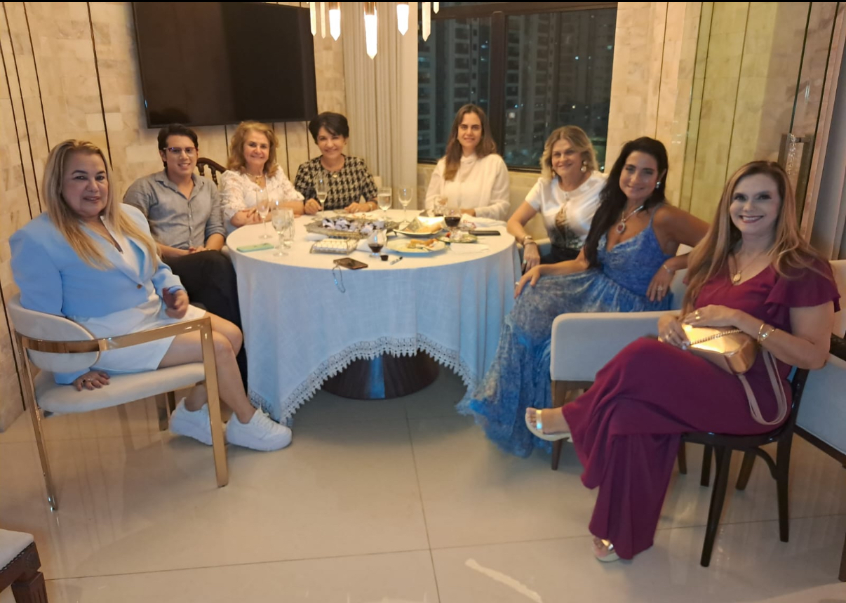 Mara Remor, Vinicius Campos, Naná Barros, Maria da Penha Buchacra, Sabrina Daibes, a colunista, Gilvana Gonçalves e Nazaré Mello