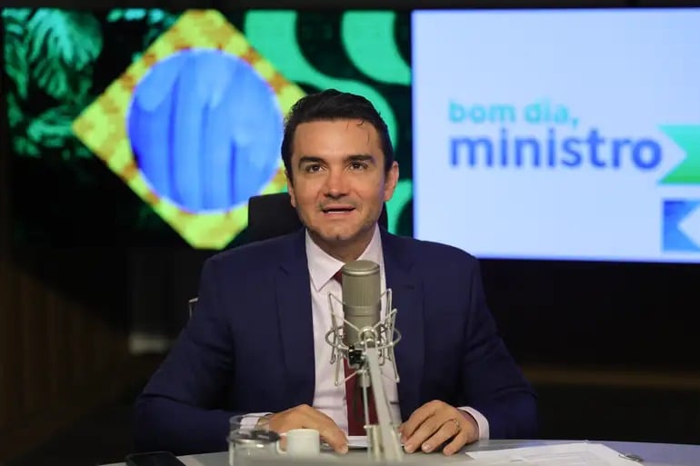 Sabino já vinha sob pressão desde a última semana, quando a legenda anunciou que deixaria a base do Executivo.