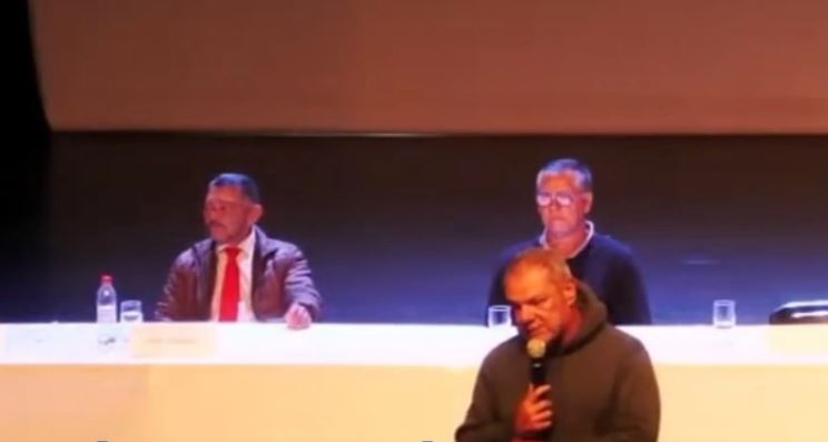 Após a declaração, o presidente da Câmara Municipal, Gady Gonzales (MDV), interveio e mandou cortar o microfone de Frediani