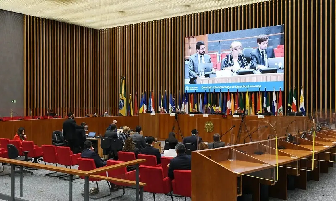 As famílias denunciam negligência, falta de higiene e práticas sanitárias inadequadas

