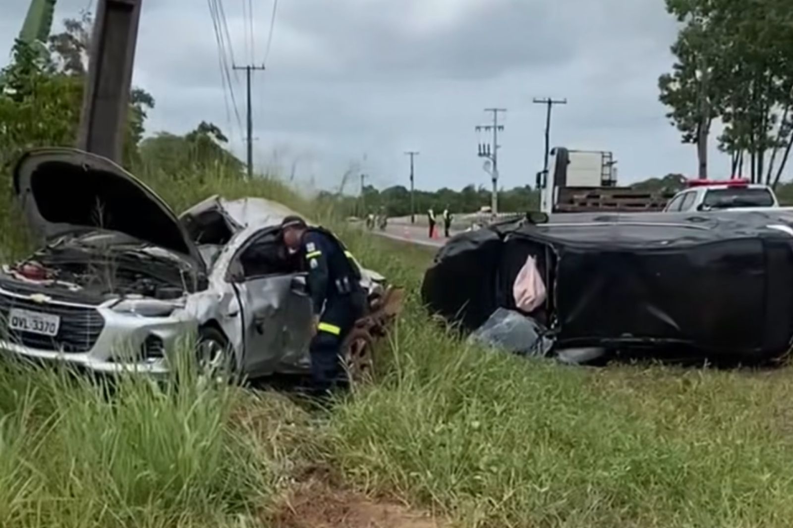 Cinco pessoas ficaram feridas após colisão entre dois carros de passeio na PA-252, no Moju.
