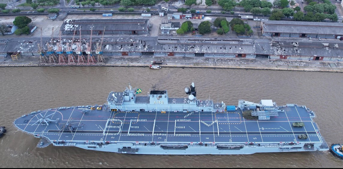Navio "Atlântico", a maior embarcação de guerra da América Latina