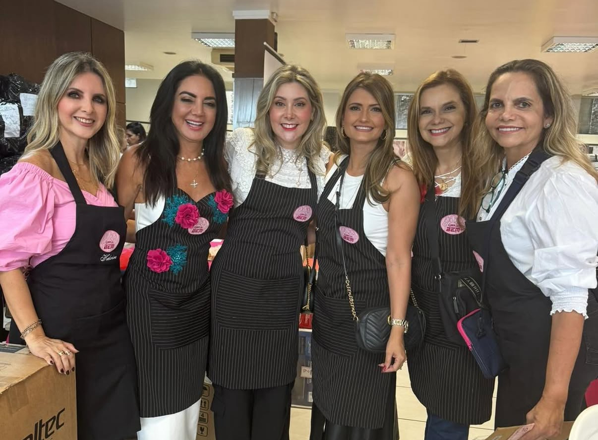 Roberta Costa, Fadia Freire, Monica Pissolatti, Juliana Lassance, Nazare Mello e Tânia Tavernard, voluntarias do grupo beneficente Liga do Bem
