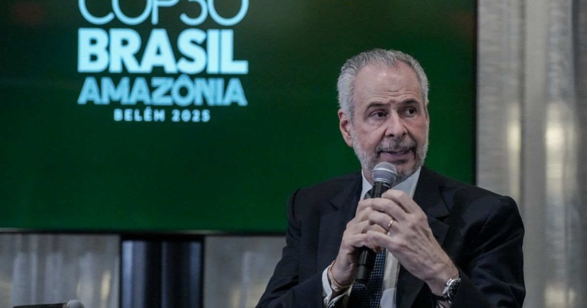 O embaixador André Corrêa do Lagom em reunião com representantes da indústria internacional, na Semana do Clima de Nova York.