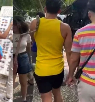 Imagem - Jiboia é vista passeando com tutor na Praça da República e chama atenção nas redes sociais