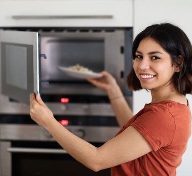 Imagem - 7 dicas para aquecer corretamente os alimentos no micro-ondas