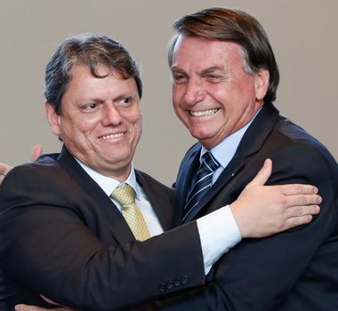 Imagem - Tarcísio visita Bolsonaro, defende anistia e diz ser 'triste’ ver situação do 'presidente'