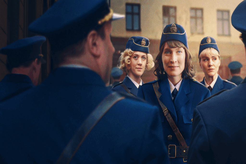 &#8220;A nova força&#8221; mostra a chegada das primeiras mulheres à corporação policial sueca em 1958 (Imagem: Reprodução digital | Netflix)