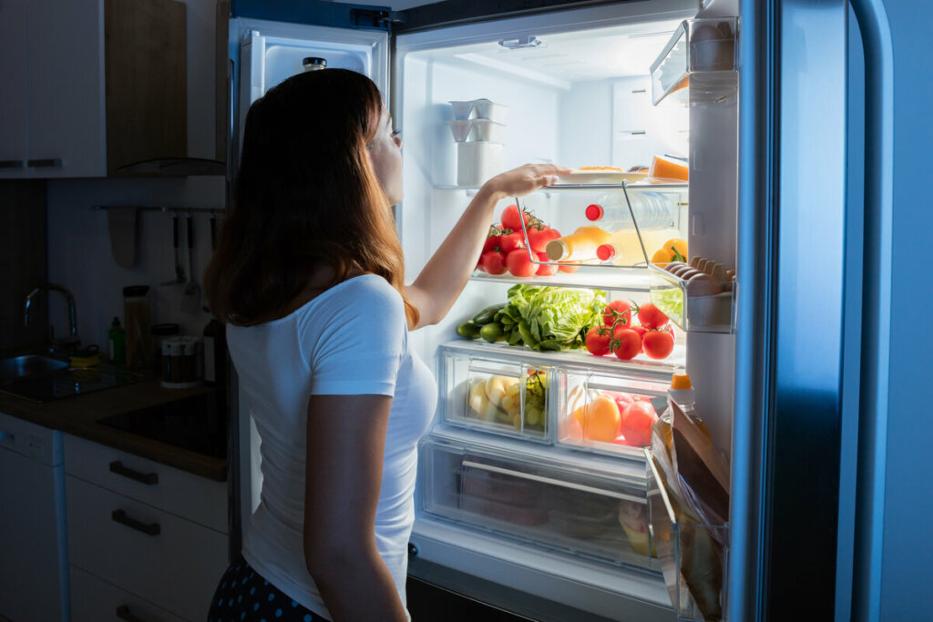 A inflexibilidade metabólica aumenta a necessidade de comer e diminui a saciedade após as refeições (Imagem: Andrey_Popov | Shutterstock)